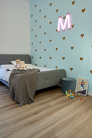 https://cdn.shopify.com/s/files/1/0041/3050/4833/files/Heartridge_21_06_22_KidsRoom_BurlapHue_01_RGB.png?v=1737429649